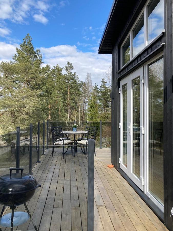 Cabin In The Woods, Close To Lake Maelaren Eskilstuna Exterior photo